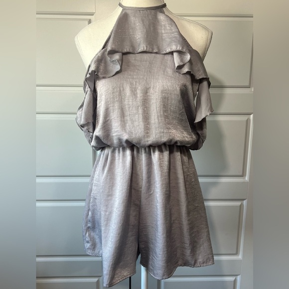 Charlotte Russe SM Silver Gray Shimmer Fringe Halter Neck Cold Shoulder Romper - Picture 1 of 7
